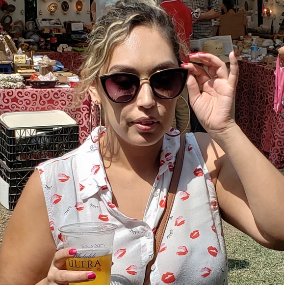 Hello π€ Welcome to my Closet. - Picture 5 of 6